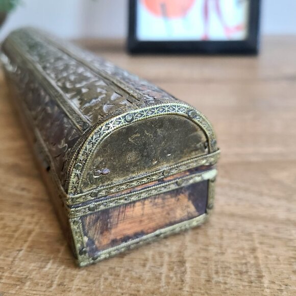 Vintage/Antique hand made with brass leaf details Qalamdan wooden pencil box. - Picture 8 of 15